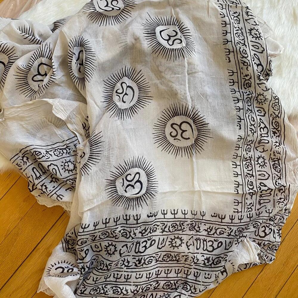 White and Black Om Symbol Scarf - Picture 3 of 4